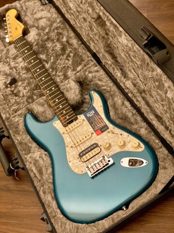 Fender American Elite Stratocaster HSS Shawbucker with Ebony FB in Ocean Turquoise