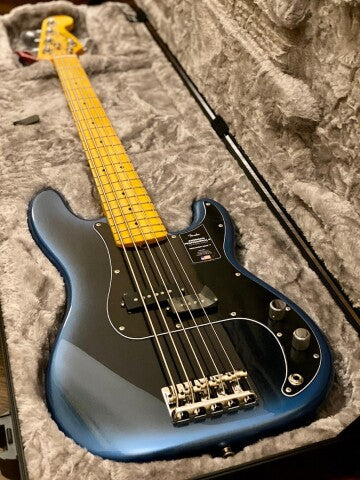 Fender American Professional II Precision Bass V in Dark Night พร้อมฟิงเกอร์บอร์ดไม้เมเปิ้ล