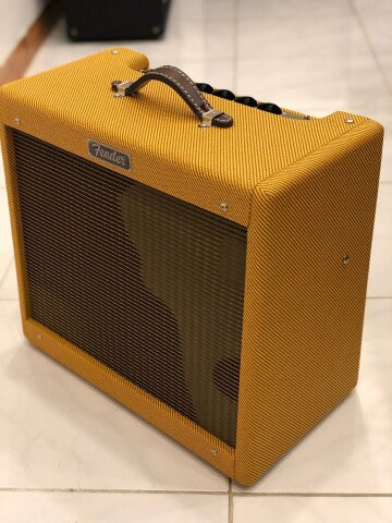 Fender Limited Edition Blues Junior Combo Guitar Tube Amplifier in Lacquered Tweed