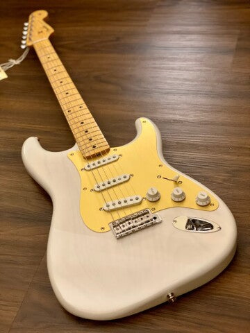 Fender Japan Heritage 50s Stratocaster พร้อม Maple FB ใน White Blonde