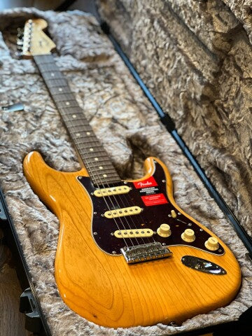 Fender Limited Edition American Professional Ash Stratocaster พร้อม RW FB สี Antique Natural