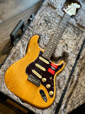 Fender Limited Edition American Professional Ash Stratocaster พร้อม RW FB สี Antique Natural