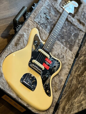Fender American Professional Jaguar with RW FB in Olympic White