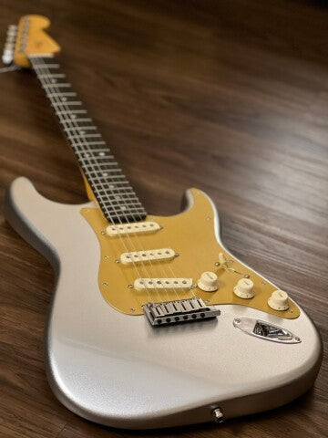 Fender American Ultra Stratocaster Quicksilver with Ebony FB and Anodized Gold Pickguard
