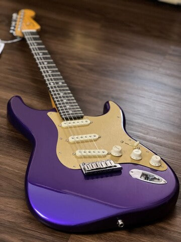 Fender Limited Edition American Ultra Stratocaster สีพลัมเมทัลลิกพร้อมฟิงเกอร์บอร์ดไม้มะเกลือ