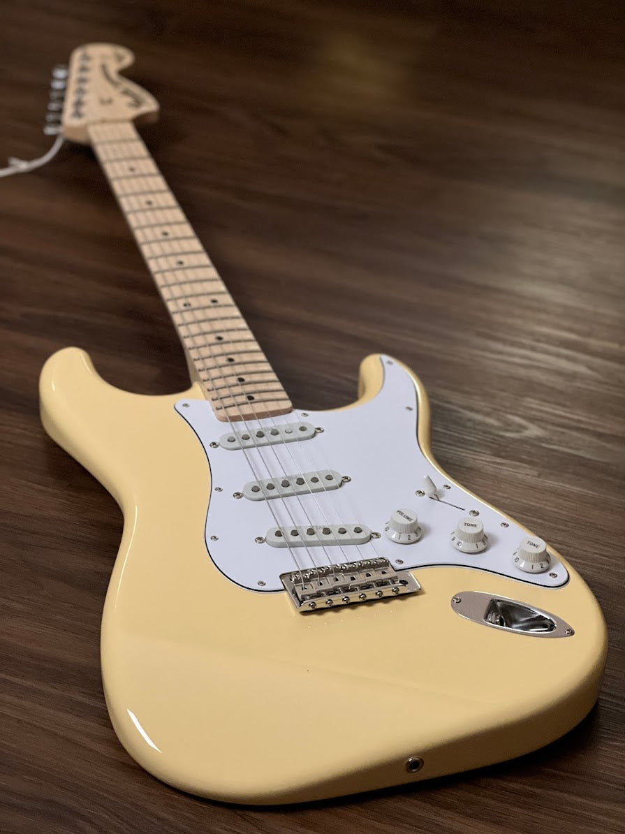 Fender Japan Yngwie Malmsteen Stratocaster สีขาวเหลือง