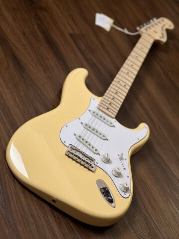 Fender Japan Yngwie Malmsteen Stratocaster in Yellow White