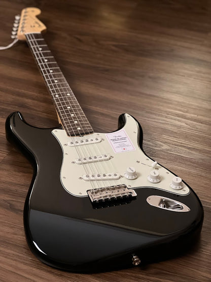 Fender Japan Traditional II 60s Stratocaster พร้อม RW FB สีดำ