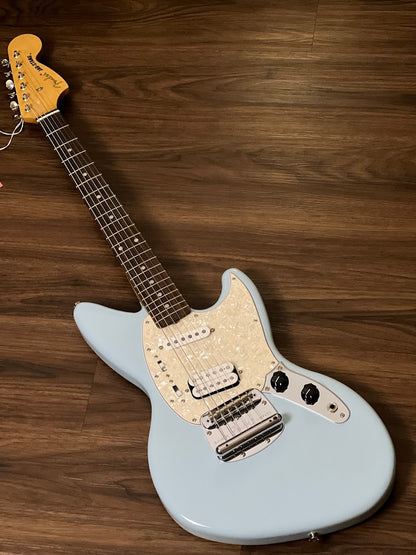 Fender Kurt Cobain Jag-Stang ใน Sonic Blue
