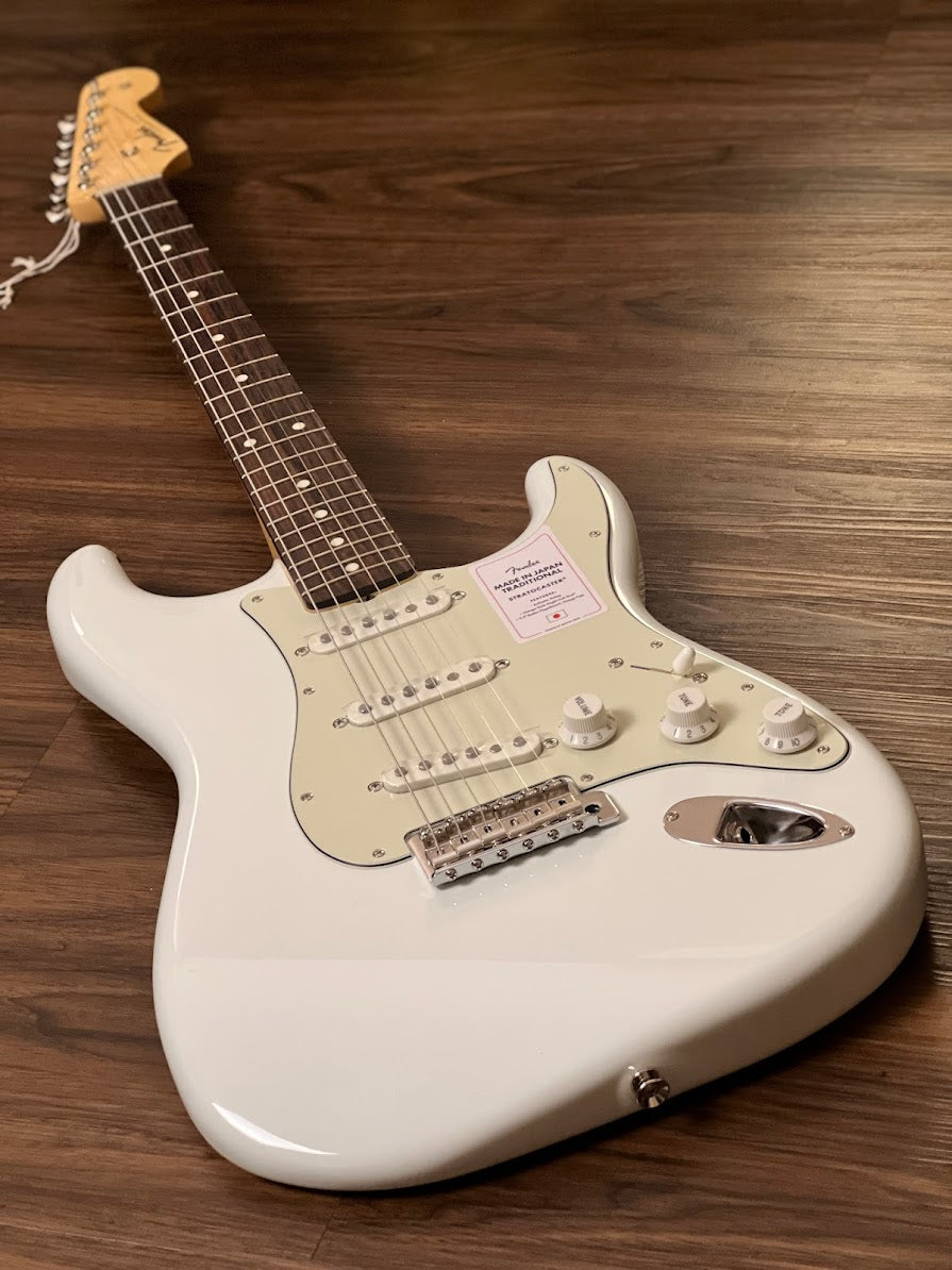 Fender Japan Traditional II 60s Stratocaster พร้อม RW FB สี Olympic White