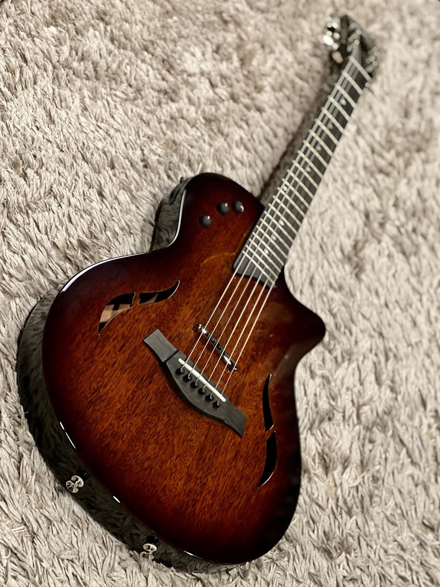 Taylor T5z Classic Deluxe with Case in Mahogany