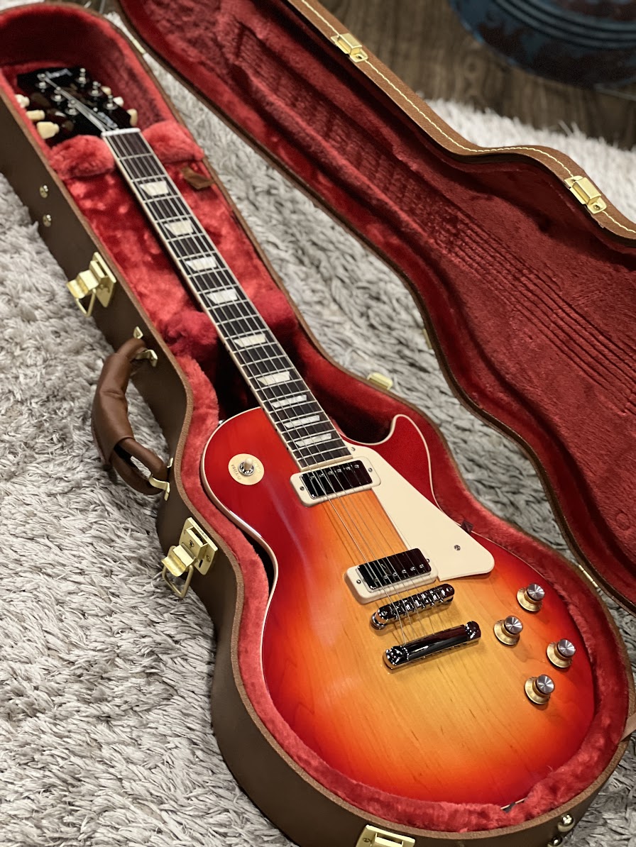 Gibson Les Paul Deluxe 70s ในยุค 70 Cherry Sunburst