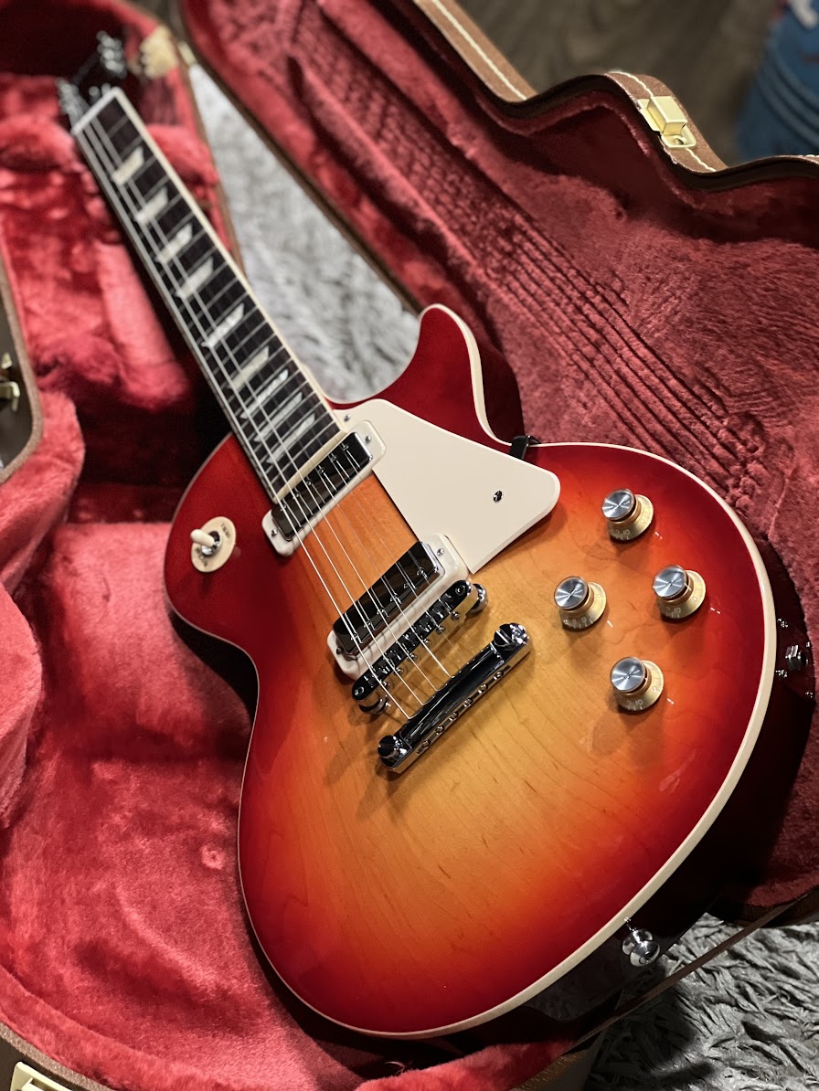 Gibson Les Paul Deluxe 70s in 70s Cherry Sunburst