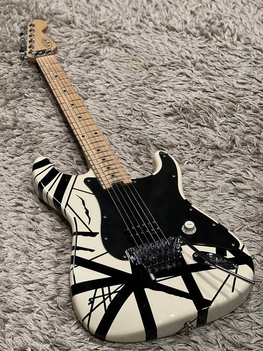 EVH Striped Series - White with Black Stripes