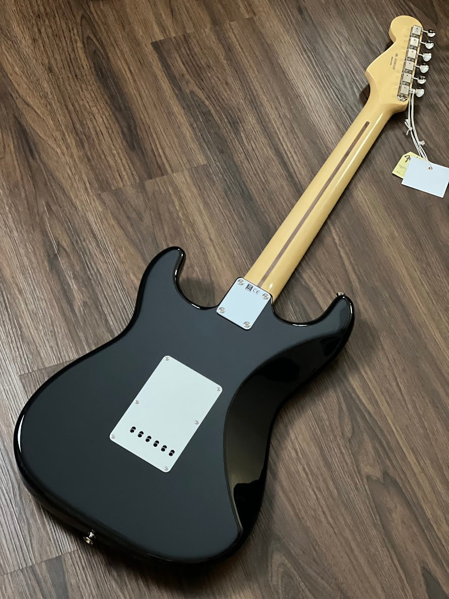 Fender Japan Traditional II 50s Stratocaster พร้อม Maple FB สีดำ