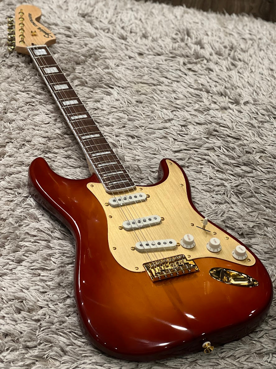 Squier 40th Anniversary Gold Edition Stratocaster สี Sienna Sunburst