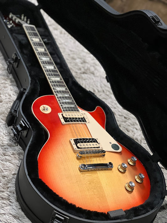 Gibson Les Paul Classic in Heritage Cherry Sunburst