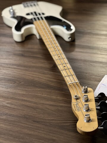 Fender Mike Dirnt Road Worn Precision Bass Guitar Maple FB สีขาวสีบลอนด์