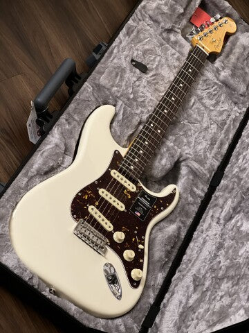 Fender American Professional II Stratocaster พร้อม Rosewood FB สี Olympic White