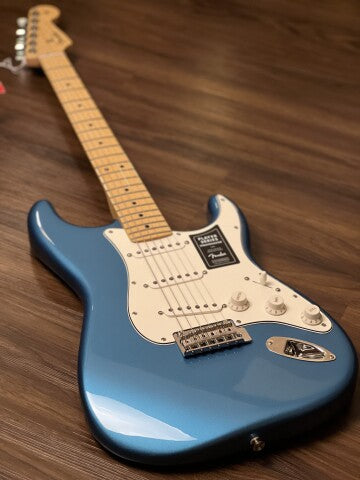 Fender Limited Edition Player Stratocaster with Maple FB in Lake Placid Blue