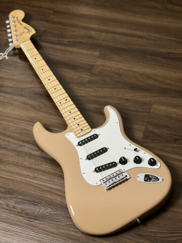 Fender Japan Limited International Colour Stratocaster พร้อม Maple FB สี Sahara Taupe 