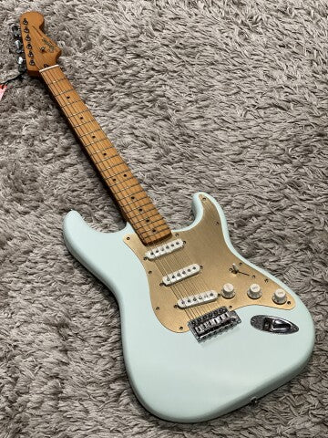 Squier 40th Anniversary Vintage Edition Stratocaster Maple FB in Satin Sonic Blue