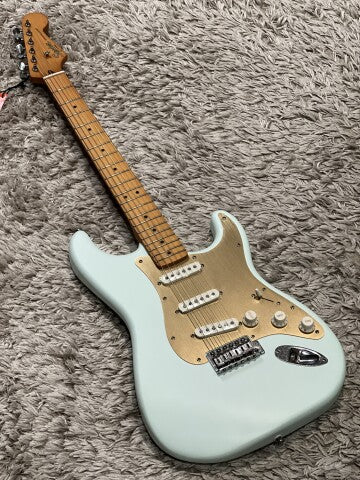 Squier 40th Anniversary Vintage Edition Stratocaster Maple FB สี Satin Sonic Blue