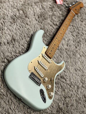 Squier 40th Anniversary Vintage Edition Stratocaster Maple FB in Satin Sonic Blue