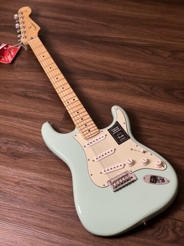 Fender Limited Edition Player Stratocaster พร้อม Maple FB สี Surf Green