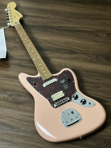 Fender Limited Edition Player Jaguar พร้อม Pau Ferro FB ใน Shell Pink
