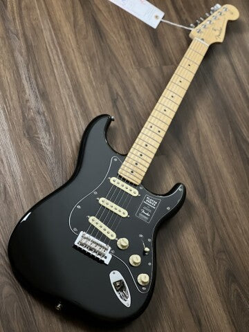 Fender Limited Edition Player Stratocaster with Maple FB in Black