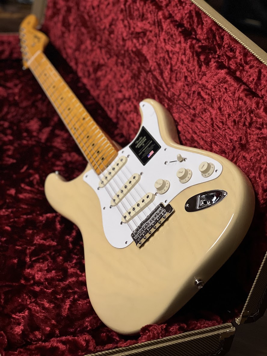 Fender American Vintage II 57 Stratocaster with Maple FB in Vintage Blonde