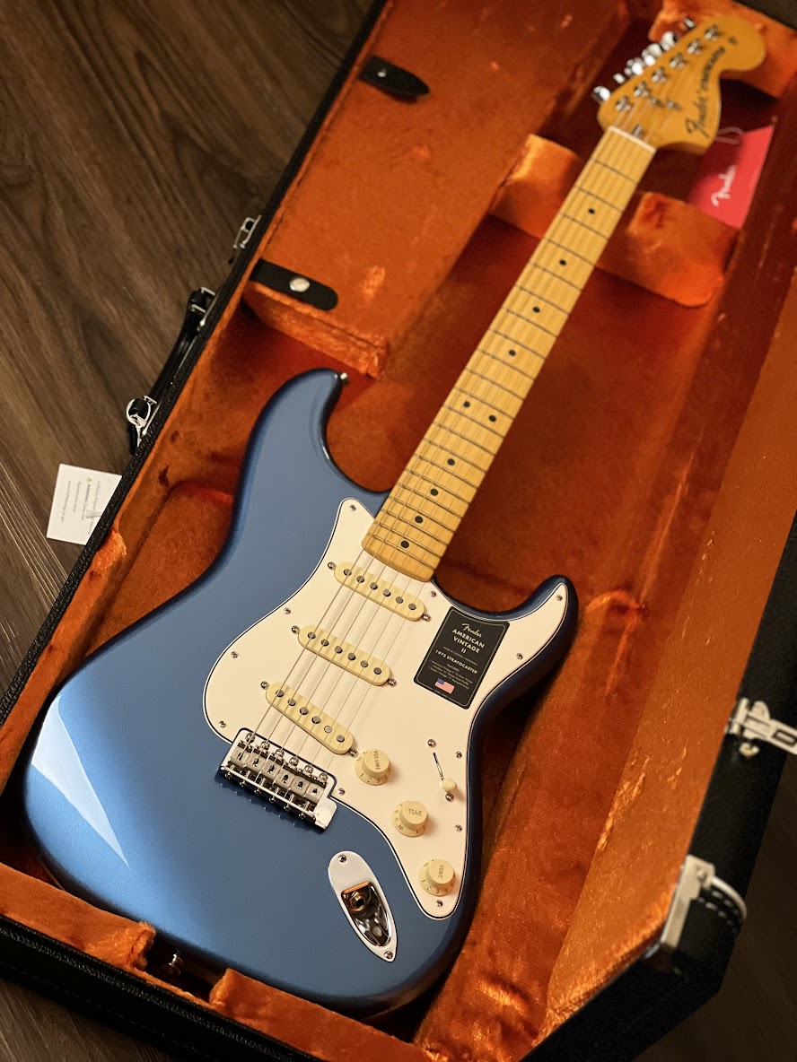 Fender American Vintage II 73 Stratocaster with Maple FB in Lake Placid Blue