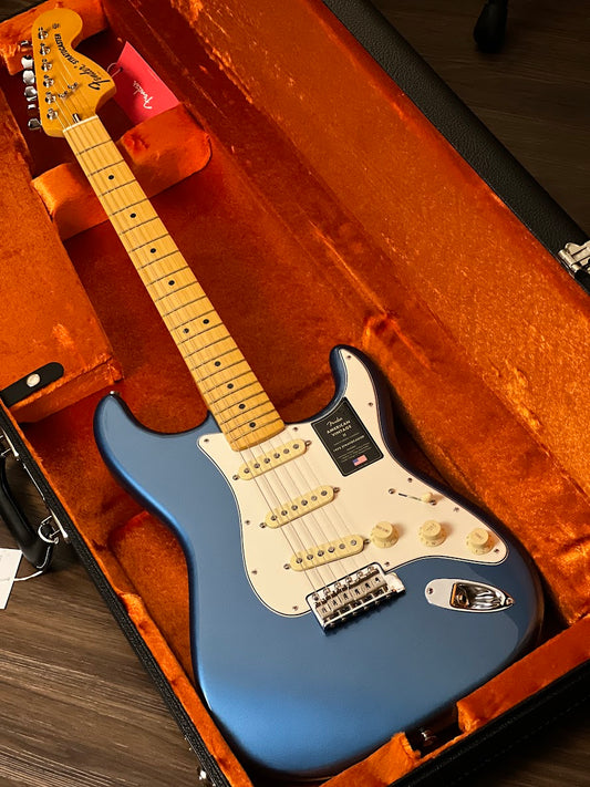 Fender American Vintage II 73 Stratocaster พร้อม Maple FB สี Lake Placid Blue