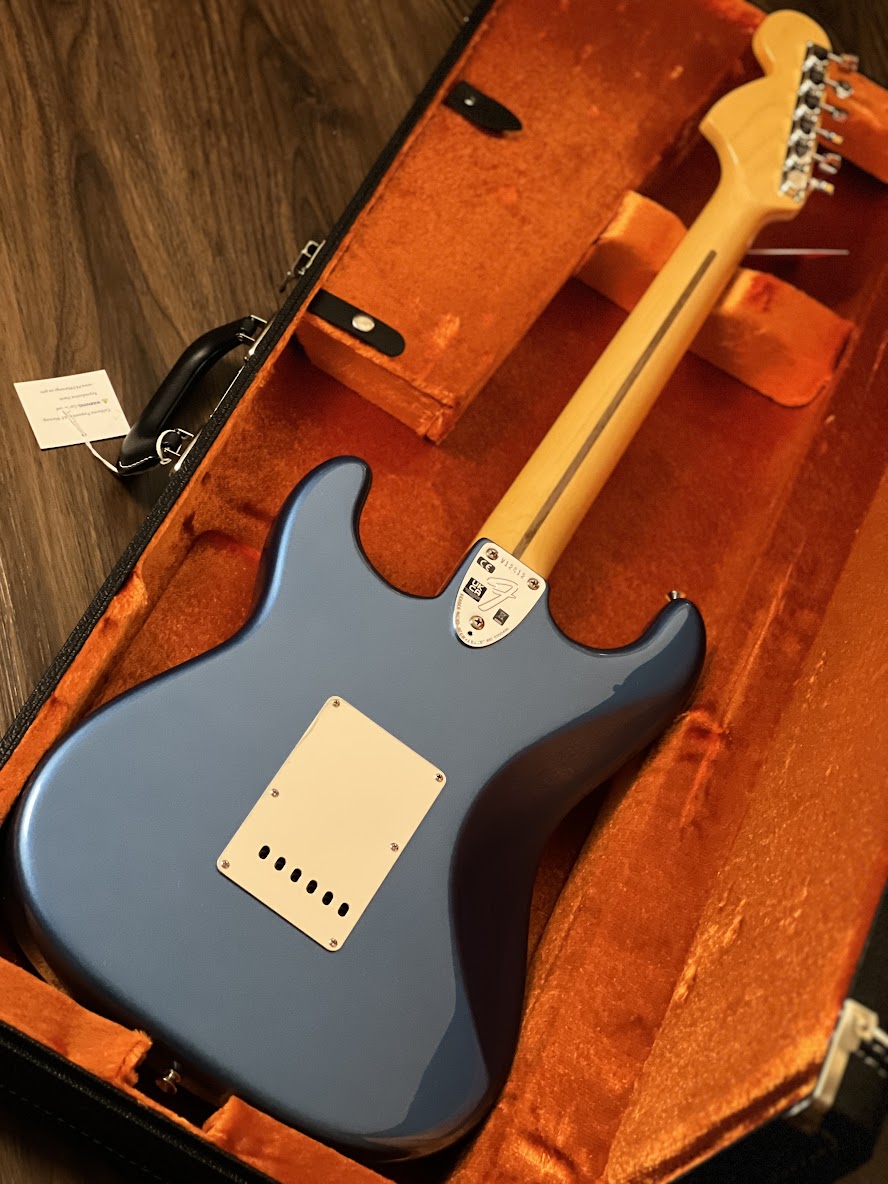 Fender American Vintage II 73 Stratocaster with Maple FB in Lake Placid Blue