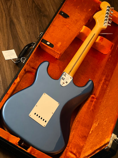 Fender American Vintage II 73 Stratocaster พร้อม Maple FB สี Lake Placid Blue