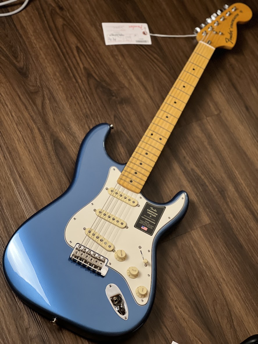 Fender American Vintage II 73 Stratocaster พร้อม Maple FB สี Lake Placid Blue