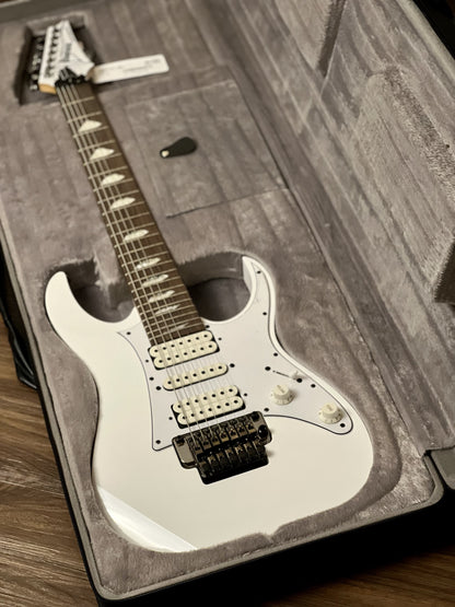 Ibanez UV71P-WH Steve Vai Signature w/ Case in White