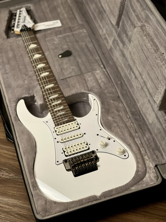 Ibanez UV71P-WH Steve Vai Signature w/ Case in White