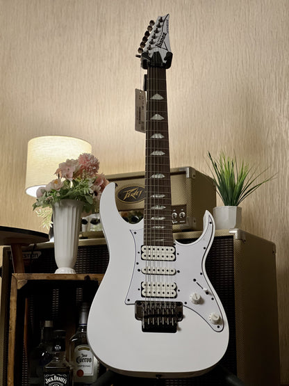 Ibanez UV71P-WH Steve Vai Signature w/ Case in White