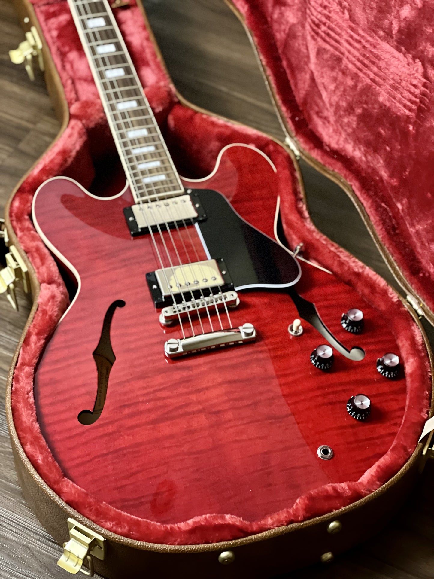 Gibson ES-335 Figured 60s Cherry w/ Case