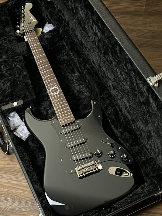 Fender Final Fantasy XIV Stratocaster พร้อม Rosewood FB สีดำ