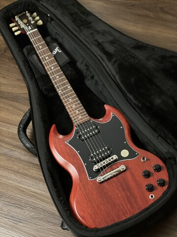 Gibson SG Tribute ใน Vintage Cherry Satin พร้อม Gigbag