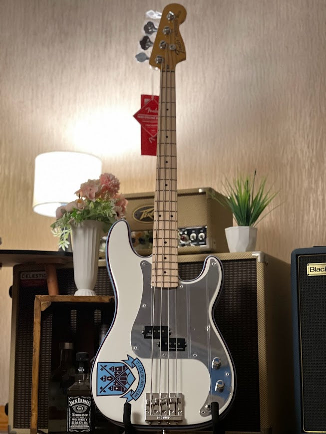 Fender Steve Harris Signature Precision Bass Guitar with Maple FB in Olympic White w/Stripe