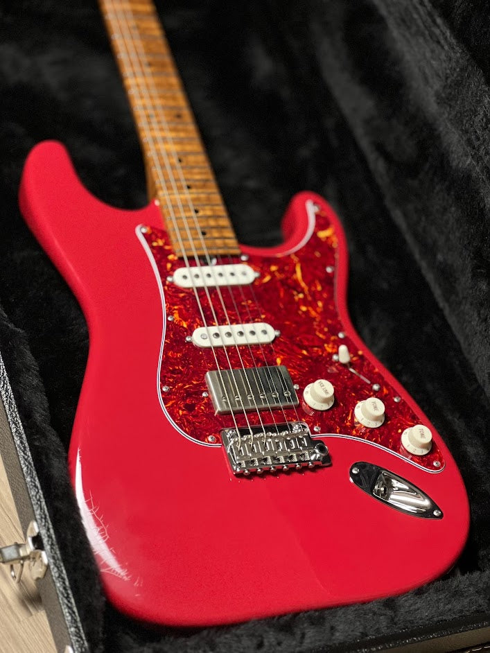 Suhr Classic Custom Antique in Dakota Red