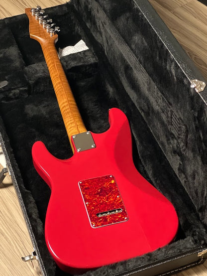 Suhr Classic Custom Antique in Dakota Red