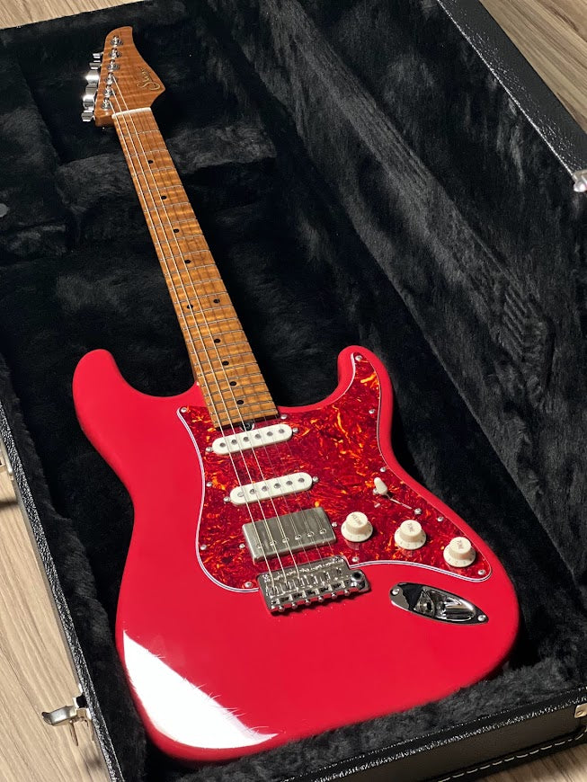 Suhr Classic Custom Antique in Dakota Red