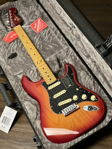 Fender American Ultra Luxe Stratocaster with Maple FB in Plasma Red Burst