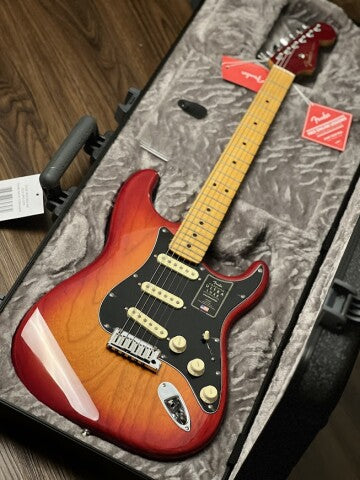 Fender American Ultra Luxe Stratocaster with Maple FB in Plasma Red Burst