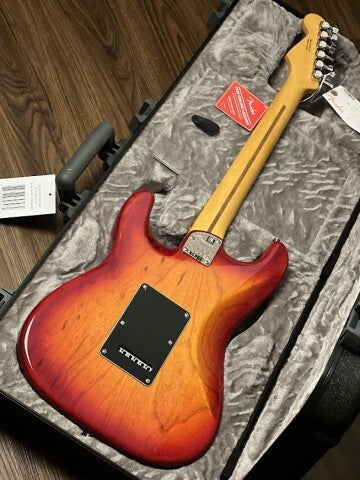 Fender American Ultra Luxe Stratocaster with Maple FB in Plasma Red Burst